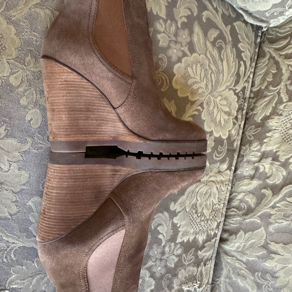 Michael Kors THEA CHELSEA ANKLE BOOTS Brown Suede Women Size 6 M - Picture 6 of 10